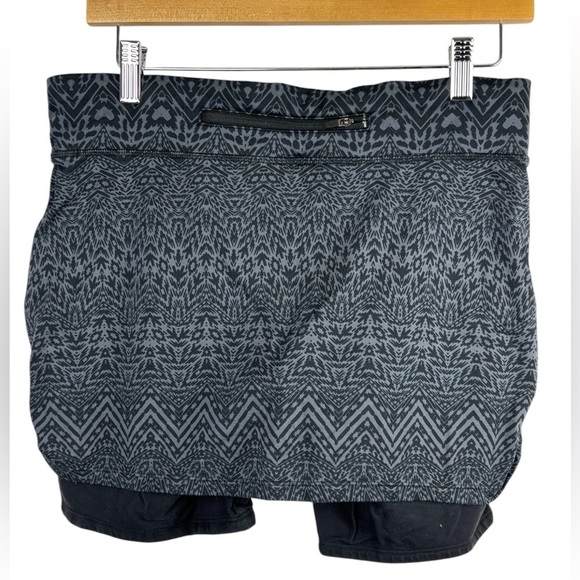 Athleta Tribal Skirt with Bike Shorts Outdoor Camping Size M Tennis Golf Hiking - Picture 3 of 9
